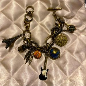 very detailed bracket has some weight to it.